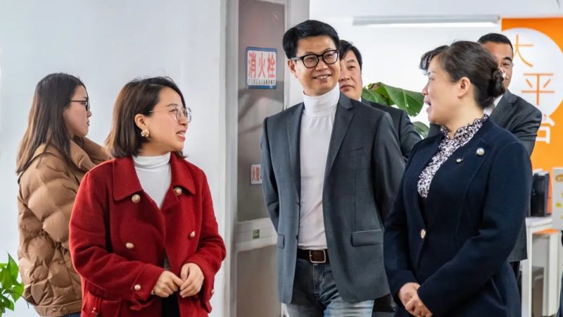 文化传媒公司项目合作合同范本：关键要素与注意事项**